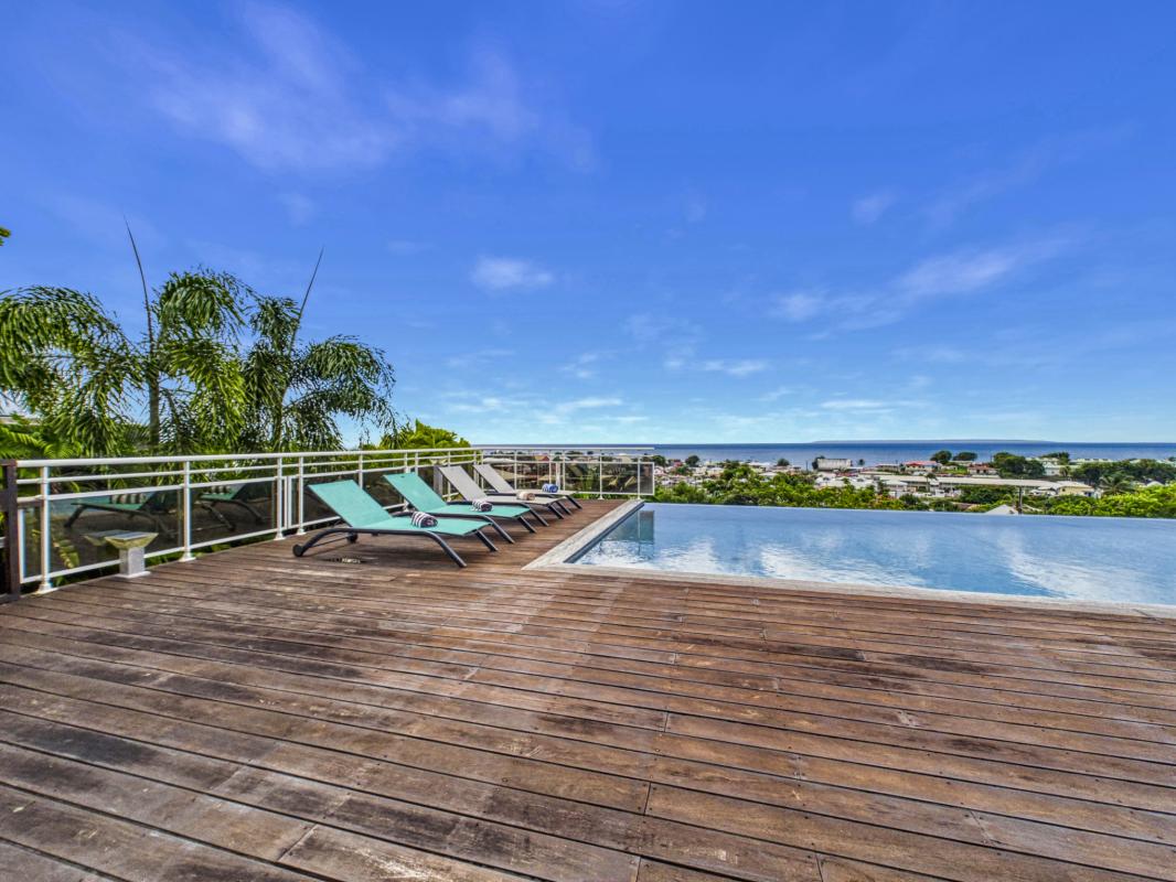29. A louer villa avec piscine et vue mer St François Guadeloupe